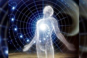 El cuerpo es sensible al tacto y a los sentimientos, puede exteriorizar lo que elabora en su interior y expresarlo por los mismos canales a través de la risa, el llanto, los suspiros y los besos.