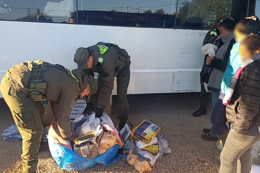 Ceres: Incautan 20 asaderas con pasta base y 47 kilos de cocaína en un micro proveniente de Bolivia