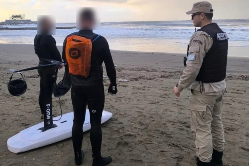 Prefectura denunció a los atletas por poner en riesgo sus vidas.