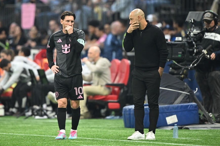 Apr 24, 2025; Vancouver, British Columbia, CAN;   Inter Miami SC forward Lionel Messi (10) talks with  head coach Javier Mascherano during the first half against the Vancouver Whitecaps FC at BC Place. Mandatory Credit: Anne-Marie Sorvin-Imagn Images