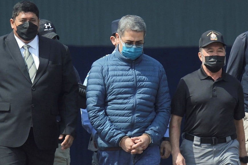 Juan Orlando Hernández al momento de su detención. Crédito: Reuters