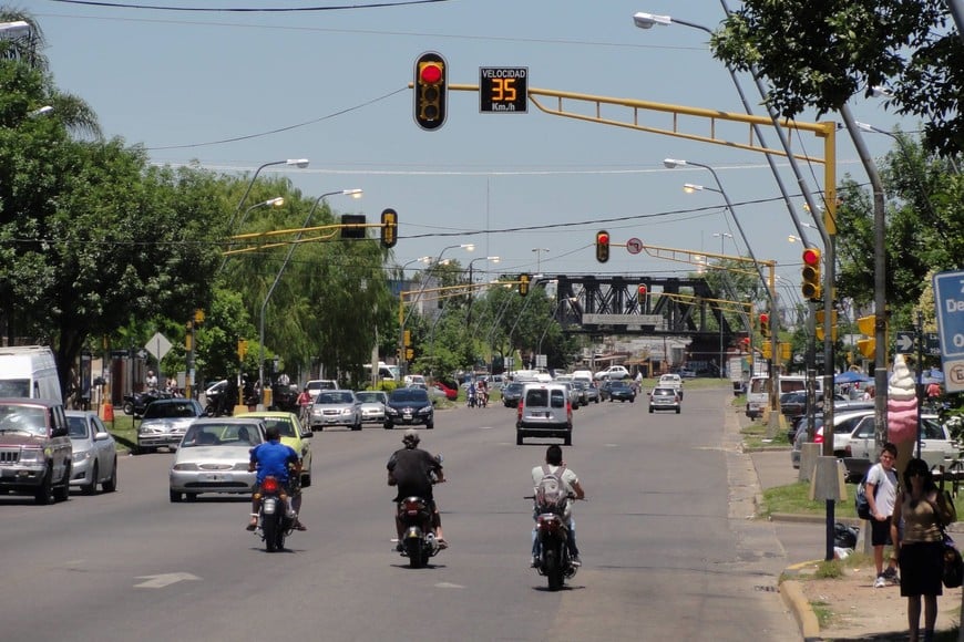 Cruzar el semáforo en rojo es un problema serio. Foto: Archivo José Vittori