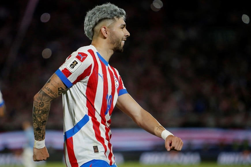 Soccer Football - World Cup - South American Qualifiers - Paraguay v Uruguay - Estadio Defensores del Chaco, Asuncion, Paraguay - June 5, 2025
Paraguay's Julio Enciso celebrates scoring their second goal REUTERS/Cesar Olmedo