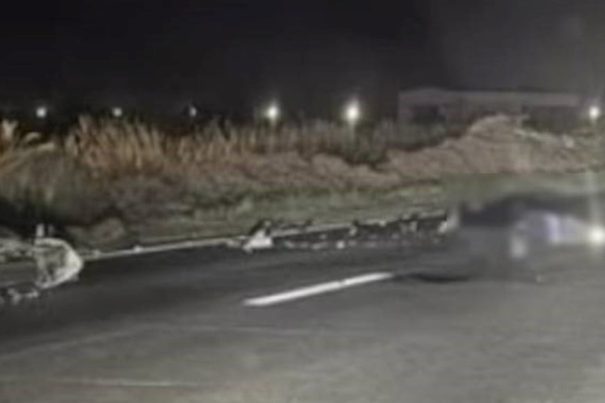 La víctima cayó sobre el asfalto y fue atropellada posteriormente por dos camionetas