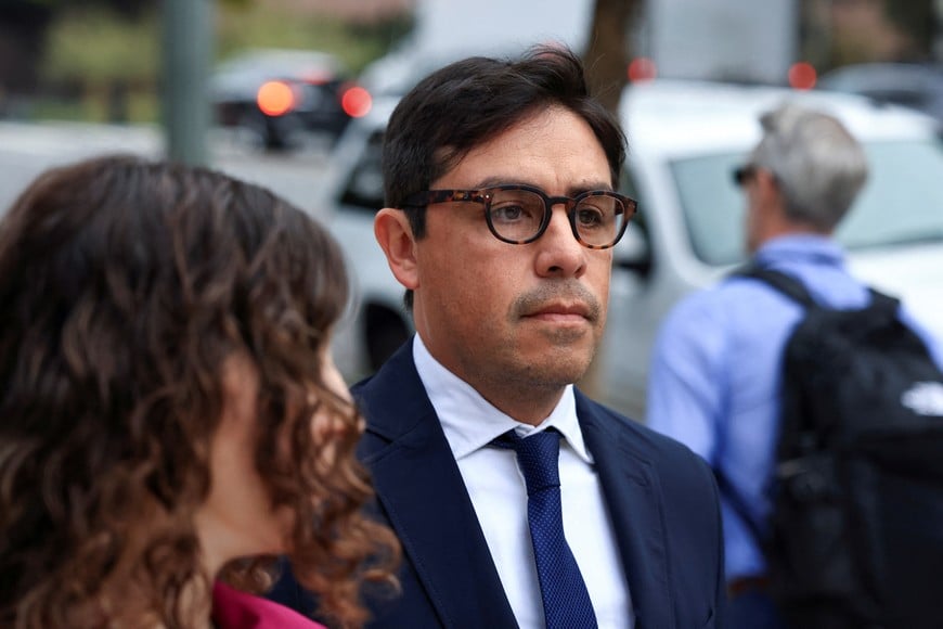 Dr. Salvador Plasencia makes his way to federal court where he is expected to plead guilty to four counts of distributing ketamine to actor Matthew Perry before his death, in Los Angeles, California, U.S. July 23, 2025. REUTERS/David Swanson