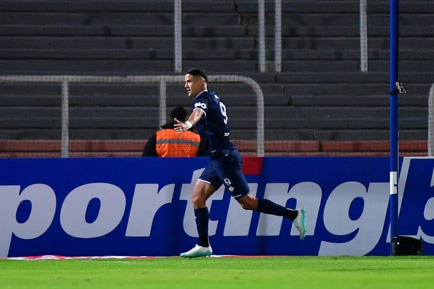 Soccer Football - Copa Libertadores - Group C - Independiente Rivadavia v Fluminense - Estadio Malvinas Argentinas, Mendoza, Argentina - May 6, 2026
Independiente Rivadavia's Alex Arce celebrates scoring their first goal REUTERS/Ramiro Gomez