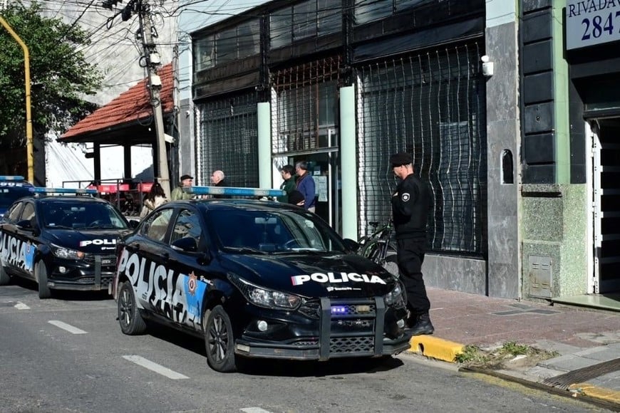 Pelea de mujeres y secuestro de droga en Rivadavía 2800. Foto: Flavio Raina