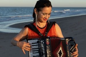 Es un álbum que no busca replicar fórmulas, sino dialogar con la tradición, resignificarla y llevarla a nuevos territorios sonoros. Foto: Gentileza Yvonne Venegas