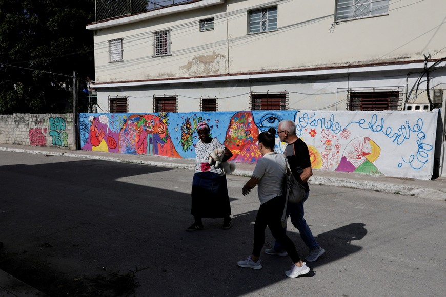 People walk along a street as Cuba's electrical grid suffered a partial collapse early Thursday morning, cutting power across eastern Cuba amid a U.S. fuel blockade, in Havana, Cuba, May 14, 2026. REUTERS/Norlys Perez