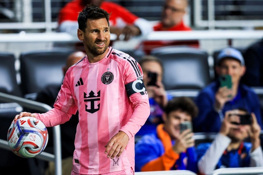 May 13, 2026; Cincinnati, Ohio, USA; Inter Miami CF midfielder Lionel Messi (10) prepares for a corner kick in the second half against FC Cincinnati at TQL Stadium. Mandatory Credit: Katie Stratman-Imagn Images