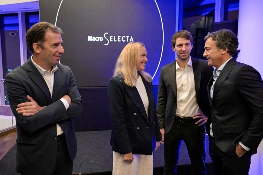 Dicky Muñoz, CEO de Macro Fondos, Pilar Gómez Bravo, CFA de MFS, Mateo Brito, Presidente de Macro Fondos y Juan Parma, CEO de Banco Macro.