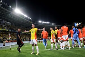 Soccer Football - World Cup - CONMEBOL Qualifiers - Colombia v Bolivia - Roberto Melendez Metropolitan Stadium, Barranquilla, Colombia - September 4, 2025
Colombia's James Rodriguez celebrates scoring their first goal with teammates REUTERS/Luisa Gonzalez