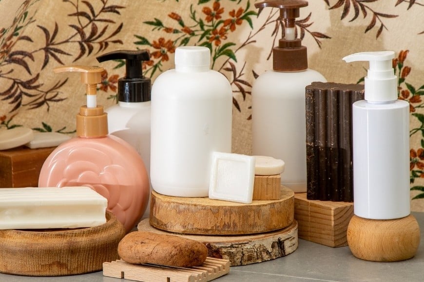 Artículos para el cuidado capilar, shampoos, acondicionadores, tratamientos para el cabello