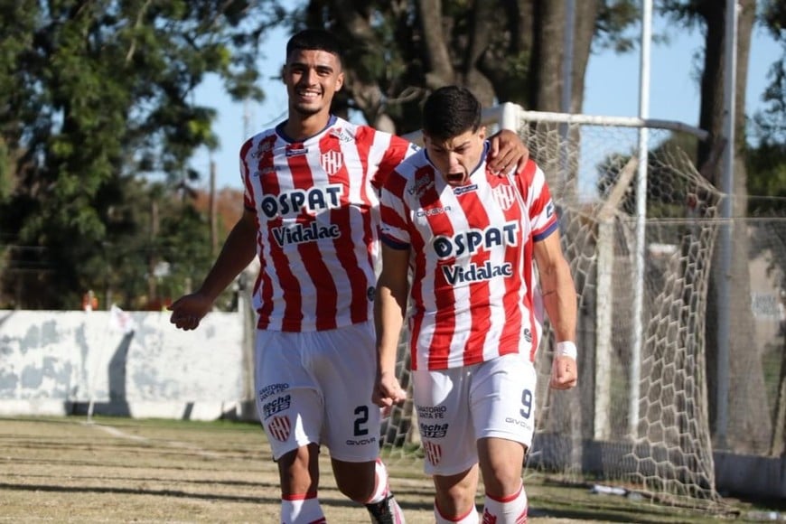 Isla (2) y Cerrudo (9), los goleadores tatengues ante Talleres. Foto: Prensa Unión.