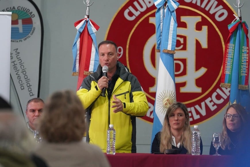 “Estamos contentos por lo realizado junto a los vecinos de Santa Teresita, pero sabemos que son más de 500 las familias que esperan su escritura y nuestro compromiso es llegar a todas”.