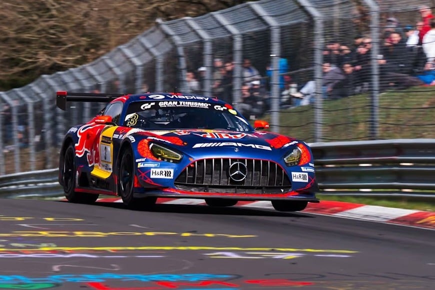 Max Verstappen se metió entre los protagonistas en las 24 Horas de Nürburgring
