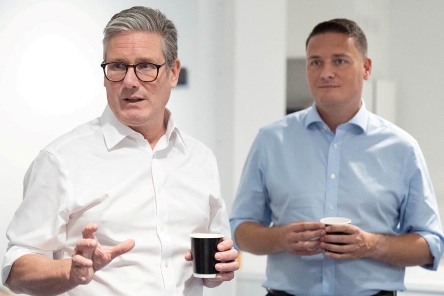 FILE PHOTO: Prime Minister Sir Keir Starmer and Health Secretary, Wes Streeting during a visit to the University College London Hospital (UCLH) where they saw how Proton Beam Therapy is used and met the staff who operate it. Picture date: Wednesday September 11, 2024. Stefan Rousseau/Pool via REUTERS/File Photo