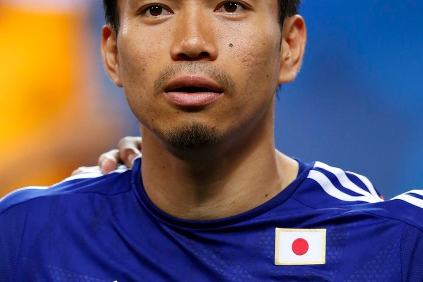 Japan's Yuto Nagatomo listens to the national anthem before their international friendly soccer match against Cyprus in Saitama, north of Tokyo, in this May 27, 2014 file picture. Japan's squad will face Ivory Coast, Greece and Colombia in Group C for the World Cup finals in Brazil.     REUTERS/Toru Hanai/Files (JAPAN - Tags: SPORT SOCCER WORLD CUP HEADSHOT) saitama japon Yuto Nagatomo futbol seleccion nacional japon futbol futbolistas seleccion nacional japonesa