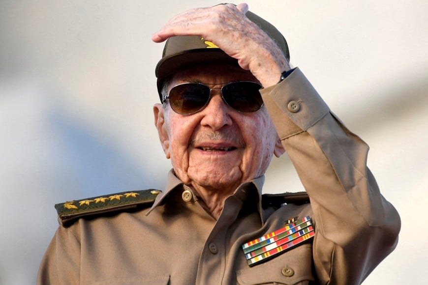 FILE PHOTO: FILE PHOTO: Cuba's former President Raul Castro watches a May Day rally in Havana, Cuba May 1, 2025. REUTERS/Norlys Perez/File Photo/File Photo