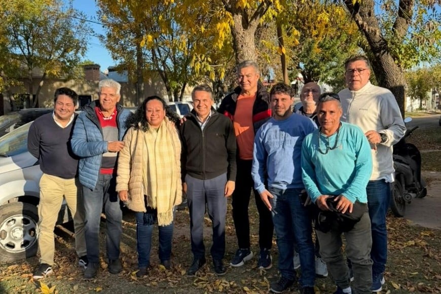 Diego Giuliano recorrió Vera y San Javier junto a dirigentes locales.