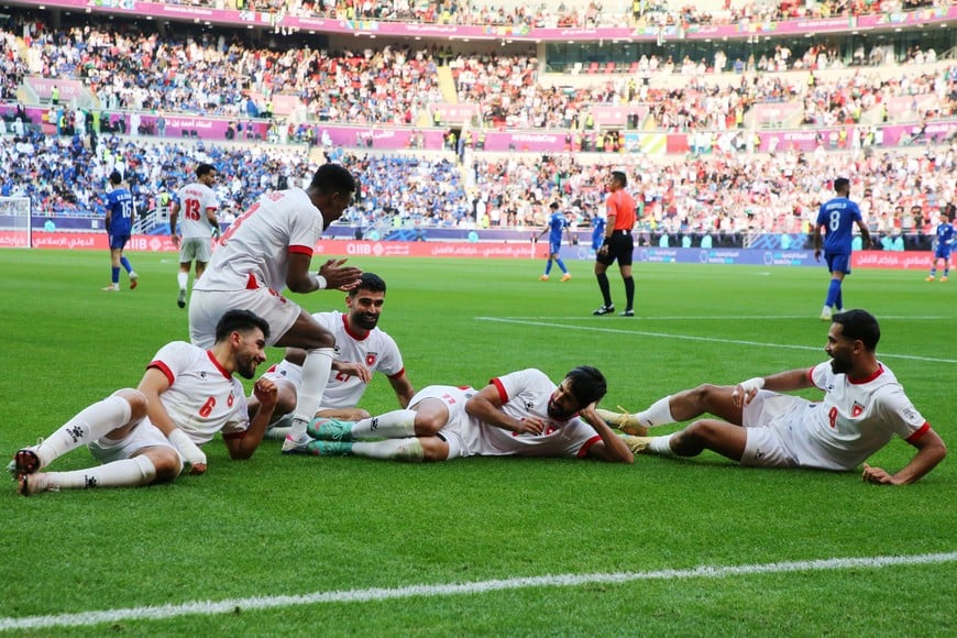 Soccer Football - FIFA Arab Cup - Qatar 2025 - Group C - Kuwait v Jordan - Al Rayyan Stadium, Al Rayyan, Qatar - December 6, 2025
Jordan's Ali Olwan celebrates with teammates after scoring a goal that was later disallowed REUTERS/Ibraheem Al Omari