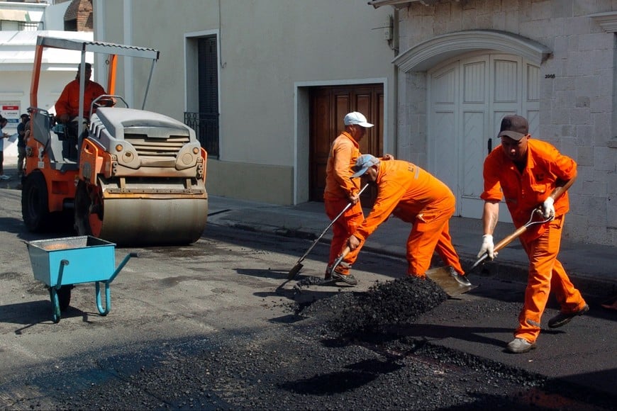 Según el SFCV -preliminar-, en dos años el bacheo asfáltico creció 81%. Foto: Archivo