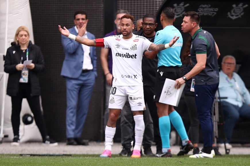 Soccer Football - Brasileiro Championship - Santos v Coritiba - Neo Quimica Arena, Sao Paulo, Brazil - May 17, 2026
Santos' Neymar reacts REUTERS/Jean Carniel