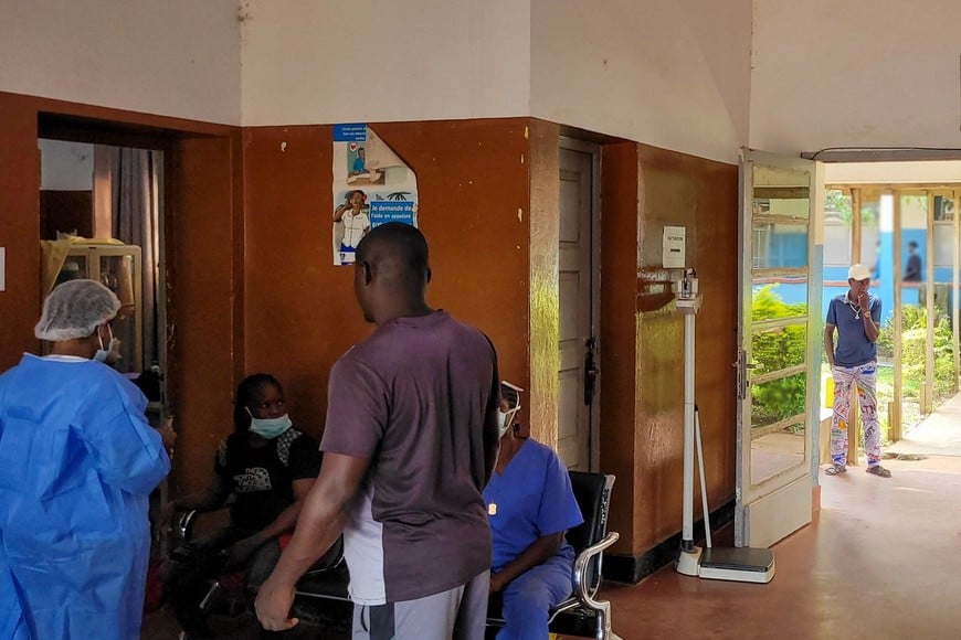 People at Bunia General Referral Hospital following confirmation of an Ebola outbreak involving the Bundibugyo strain in Bunia, Ituri province, Democratic Republic of Congo, May 16, 2026. Picture taken with a mobile phone. REUTERS/Victoire Mukenge?