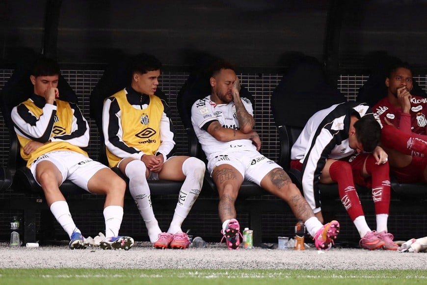 Soccer Football - Brasileiro Championship - Santos v Coritiba - Neo Quimica Arena, Sao Paulo, Brazil - May 17, 2026
Santos' Neymar reacts with teammates from the substitutes bench REUTERS/Jean Carniel     TPX IMAGES OF THE DAY