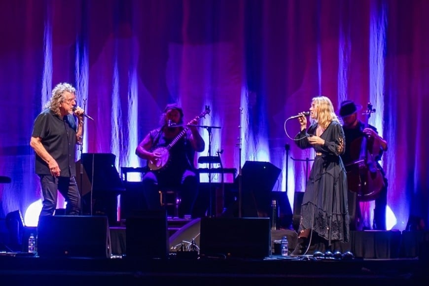 Robert Plant junto a Suzi Dian y Saving Grace en Metropolitano de Rosario