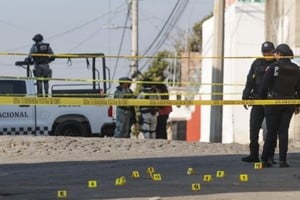 Una mujer falleció mientras era trasladada para recibir atención médica.