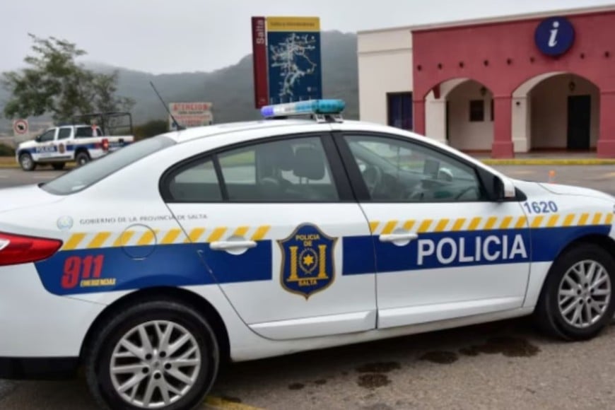 Los rescatistas lograron extraerlos del interior de la camioneta y posteriormente fueron trasladados a un centro de salud