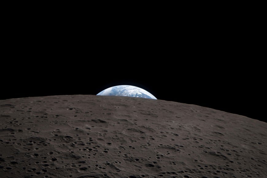 Echoing the iconic Earthrise photo captured by the Apollo 8 astronauts in 1968, during the lunar flyby, the NASA Artemis II crew captured a shot of Earthset as they passed behind the Moon’s far side. It is one of many photos taken during the seven-hour lunar flyby by the Artemis II crew on the Orion spacecraft on April 6, 2026. NASA/Handout via REUTERS THIS IMAGE HAS BEEN SUPPLIED BY A THIRD PARTY.        TPX IMAGES OF THE DAY