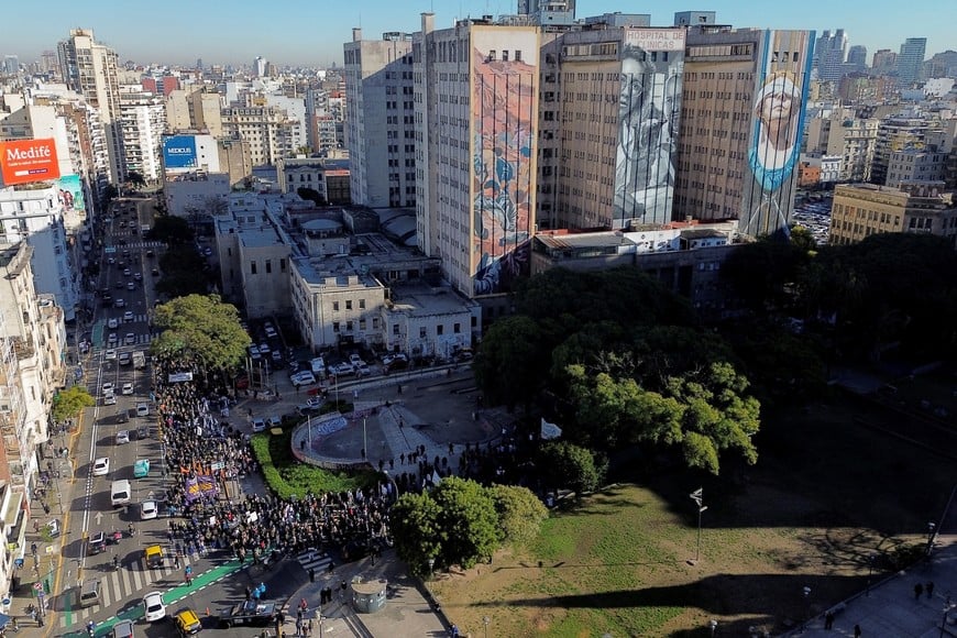A drone view shows medical residents and health workers gather during a demonstration in defense of public education and healthcare, outside the Hospital de Clinicas Jose de San Martin, in Buenos Aires, Argentina June 26, 2025. REUTERS/Alessia Maccioni