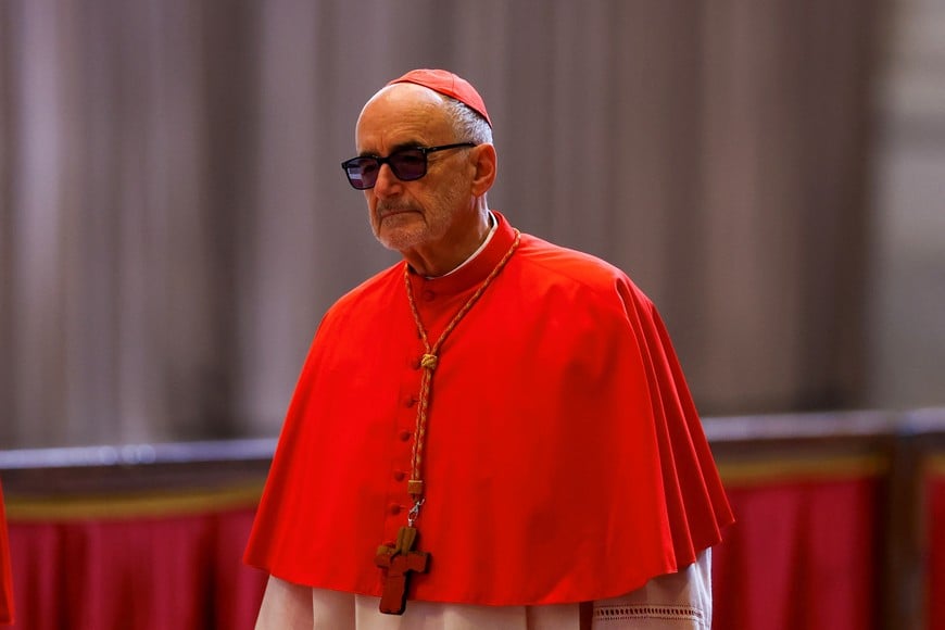 Cardinal Michael Czerny arrives in Saint Peter's Basilica, as the body of Pope Francis is carried in a coffin inside the Basilica, on the day of its translation, at the Vatican, April 23, 2025. REUTERS/Hannah McKay