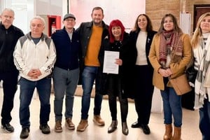 La concejala Violeta Quiroz junto a directivos de escuelas técnicas de la ciudad.