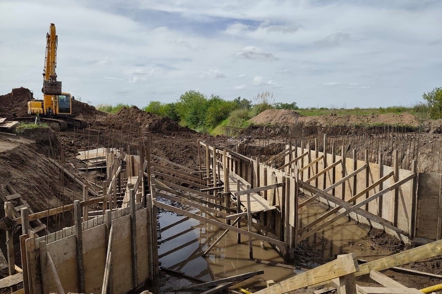 Construyen nuevas alcantarillas y puentes rurales sobre los arroyos Saladillo y Los Leones