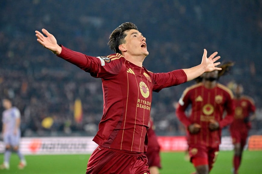 Soccer Football - Europa League - Round of 16 - First Leg - AS Roma v Athletic Bilbao - Stadion Olimpico, Rome, Italy  - March 6, 2025
AS Roma's Eldor Shomurodov celebrates scoring their second goal REUTERS/Alberto Lingria