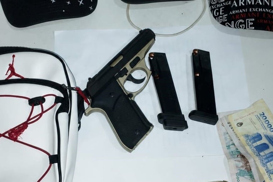 Incautan armas, droga y dinero en efectivo en Rosario. Foto: Gentileza