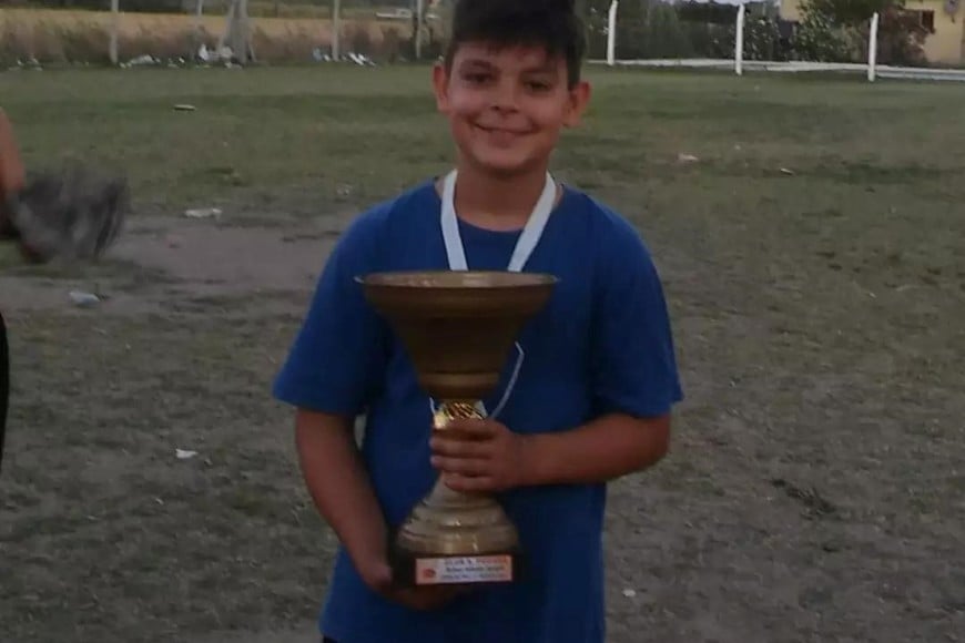 Joa, el jugador de fútbol en su infancia. Gentileza.