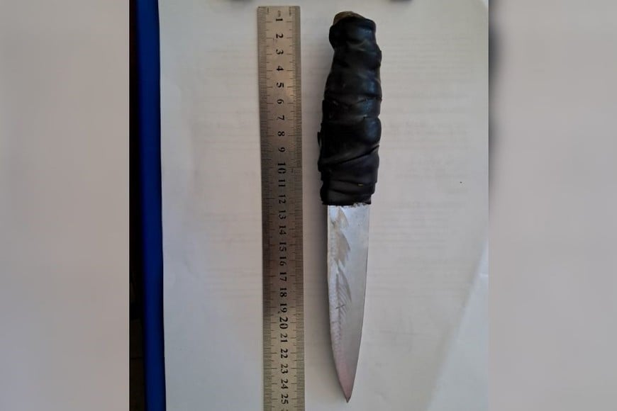 La "chuza" que llevaba un sujeto en su riñonera, en barrio Candioti. Foto: El Litoral