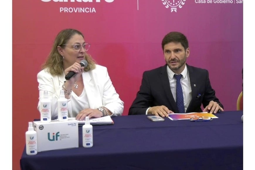 Pullaro y Ciancio firmaron el decreto. La Agencia más el centro de distribución de medicamentos habilitado en Funes este lunes forman parte de la política sanitaria del gobierno. Foto: Gobierno de Santa Fe