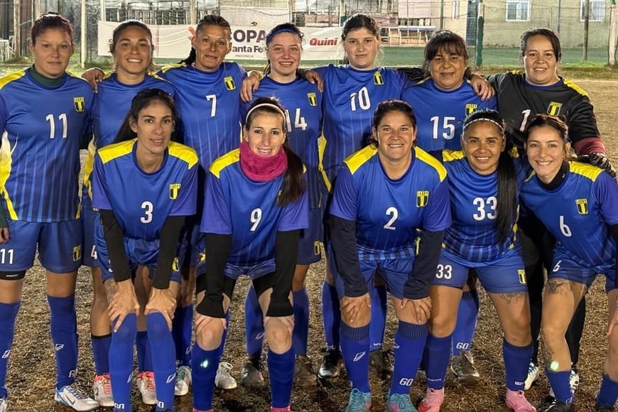 Las 11 de Defensores de Barrio Vila en el debut en la Copa. Foto: Bianca Ossola.