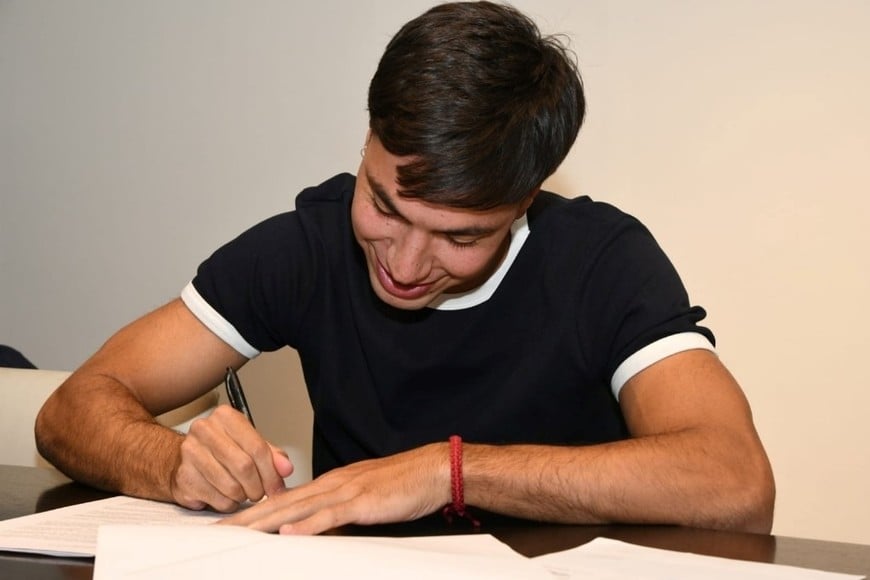 Nacho Lago extendió su contrato con Colón hasta diciembre de 2027. Foto: Manuel Fabatía
