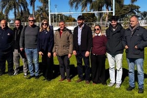Gabriel Bourdín (tercero desde la izquierda), uno de los representantes de Capibaras. Foto: El Litoral.