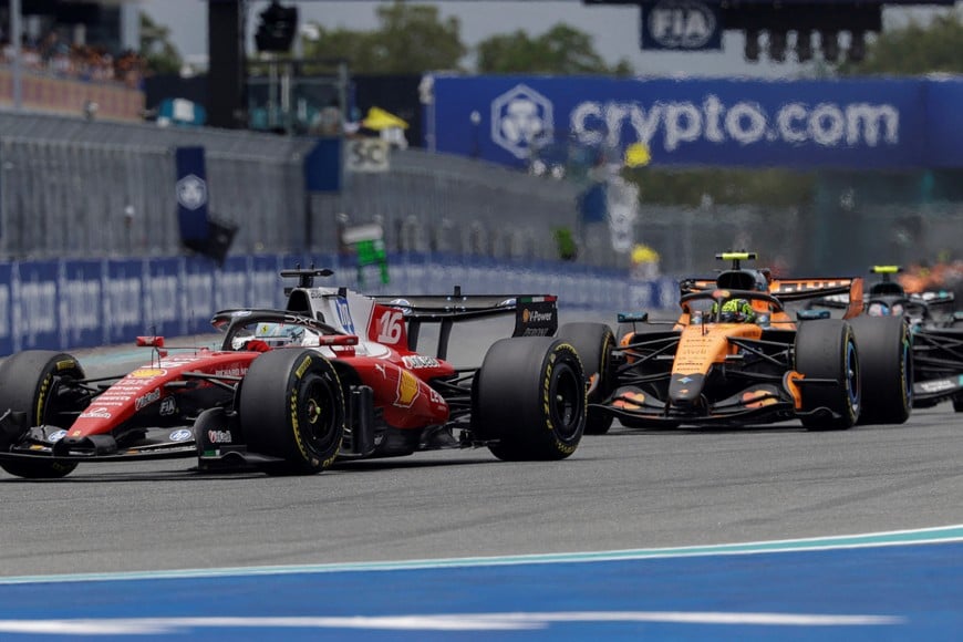 Formula One F1 - Miami Grand Prix - Miami International Autodrome, Miami, Florida, United States - May 3, 2026
Ferrari's Charles Leclerc in action with McLaren's Lando Norris during the race REUTERS/Brian Snyder