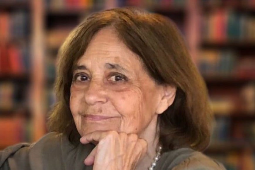 María Azucena Catania, docente, teatrista y escritora, acaba de publicar “Relatos desde la ventana. Mea culpa por los niños”