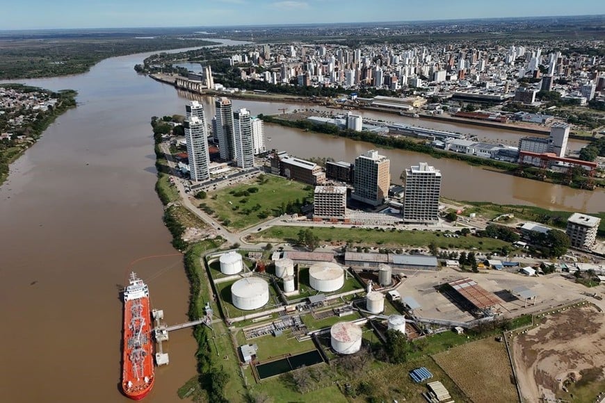 El Puerto santafesino y su conectividad hidrovial, clave. Foto: Fernando Nicola