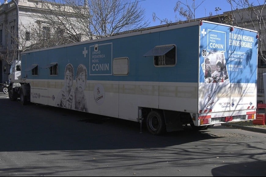 El camión sanitario de CONIN realizó controles médicos y nutricionales en la Estación Mitre.