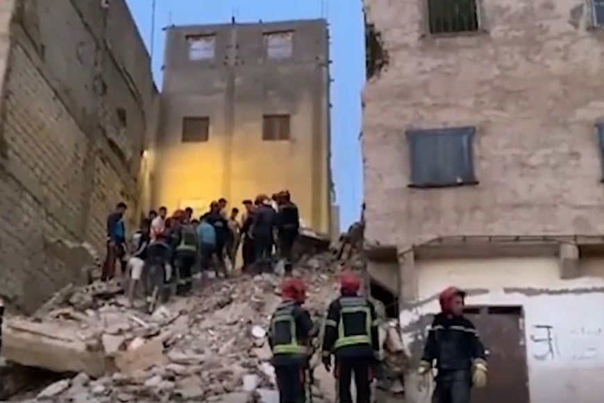 Trabajos de rescate tras el derrumbe de un edificio en Pez